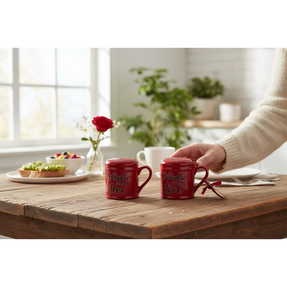10 Strawberry Street Sprinkle Some Love Shakers OS Red Brand New Mug Style Set